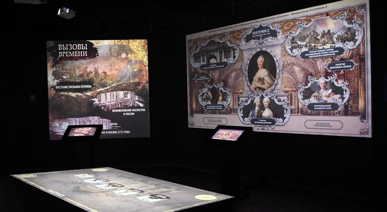 В честь Международного женского дня с радостью объявляем акцию: бесплатный входной билет для женщин на мультимедийную выставку «Великие женщины династии Романовых»!